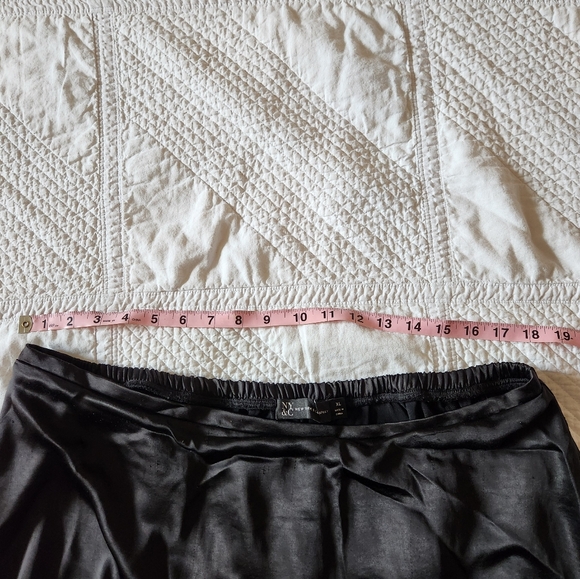 New York & Co Black Satin Skirt XL - Picture 4 of 6